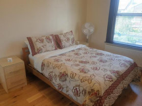 London Luxury Apartments 5 min walk from Ilford Station, with FREE PARKING FREE WIFI, Ilford